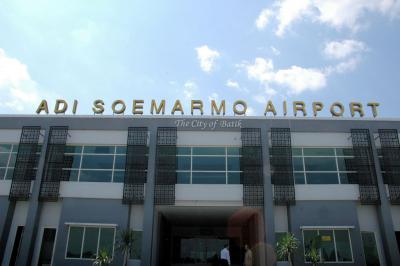 Sejarah Bandar Udara Internasional Adi Sumarmo